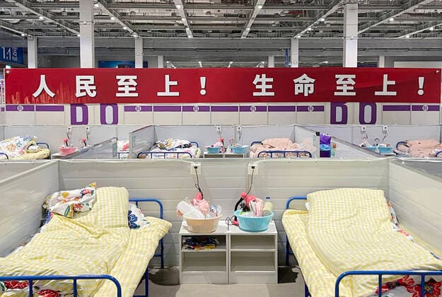 (220413) -- SHANGHAI, April 13, 2022 -- Photo taken on April 12, 2022 shows the interior view of a makeshift hospital converted from the National Exhibition and Convention Center (NECC) in east China s Shanghai. The NECC, also known as the auspicious four-leaf clover, is being converted into the largest makeshift hospital in the city. ) CHINA-SHANGHAI-NECC-MAKESHIFT HOSPITAL (CN) DingxTing 