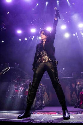 Entertainment Bilder des Tages April 14, 2022, Calgary, Alberta, Canada: Alice Cooper peforms in concert at The Winsport Arena in Calgary, Thursday April 14th. Calgary Canada - ZUMAr123 20220414_zap_r123_007 Copyright: xBadenxRothx