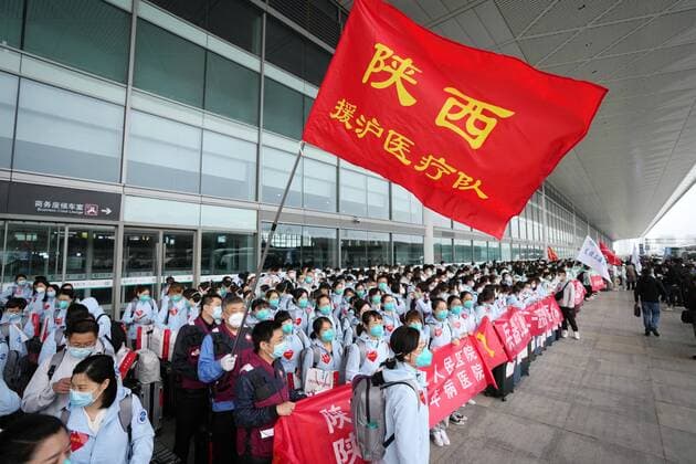 (220415) -- XI AN, April 15, 2022 -- Medics gather at Xi an North Railway Station before departing for Shanghai in Xi an, northwest China s Shaanxi Province, April 15, 2022. A team of 1,591 medics departed from Shaanxi on Friday to aid the battle against resurging COVID-19 pandemic in Shanghai. ) CHINA-SHAANXI-XI AN-MEDICS-SHANGHAI-AID (CN) LixYibo 