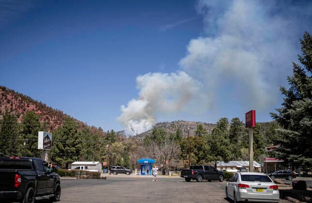 April 15, 2022, Ruidoso, USA: Abq Journal.The McBride Fire in the village of Ruidoso continues to burn on Friday just outside of village limits to the north of highway 70 and state road 48..Ruidoso, New Mexico Albuquerque Journal. Ruidoso USA - ZUMAab1_ 20220415_zaf_ab1_032 Copyright: xRobertoxE.xRosalesx