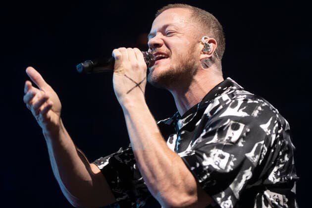 April 15, 2022, Calgary, Alberta, Canada: Dan Reynolds of Imagine Dragons performs on stage in Calgary, Alberta at The Saddleome. Calgary Canada - ZUMAr123 20220415_zap_r123_007 Copyright: xBadenxRothx