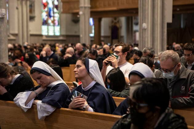 April 15, 2022, Toronto, ON, CAN: Worshippers attend a Good Friday service at St. Michael s Cathedral Basilica, in Toronto, Friday, April 15, 2022. Toronto CAN  - ZUMAc35_ 20220415_zaf_c35_001 Copyright: xChrisxYoungx