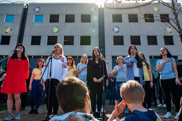 Musicians For Ukraine Concert Held In Nijmegen Ukrainian refugees hosted in the city are singing the Ukrainian national anthem, during a concert in support of Ukraine held in Nijmegen, on April 16th, 2022. Nijmegen Gelderland Netherlands  Copyright: xRomyxArroyoxFernandezx originalFilename: arroyofernandez-musician220416_npMsh.jpg
