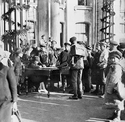 WORKERS MAIN OFFICE SUBBOTNIK 20050 01.05.1920 Workers of Alexandrovsk railways gather at the Communist subbotnik main office. RIA Novosti Sputnik Moscow Russia  Copyright: xRIAxNovostix