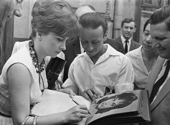 Actress Gina Lollobrigida 2311311 10.07.1961 The Second Moscow International Film Festival. Italian actress Gina Lollobrigida gives autographs. Mikhail Ozerskiy Sputnik Moscow Russia  Copyright: xMikhailxOzerskiyx