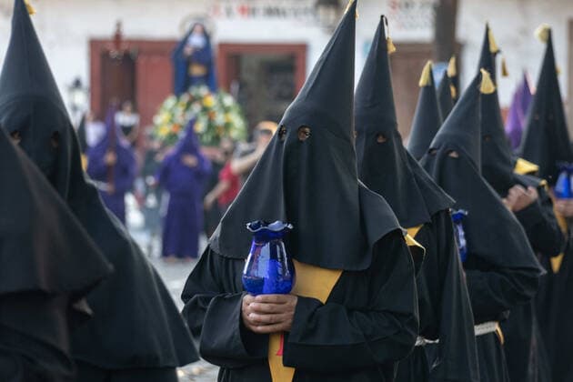 April 16, 2022, Patzcuaro, Michoacan, Mexico: Roman Catholic hooded penitents wearing traditional capirotes, process through the streets in celebration of Holy Saturday, April 16, 2022 in Patzcuaro, Michoacan, Mexico. The small indigenous town retains traditions from Colonial Spanish rule including the confraternity of penitents during Holy Week. Patzcuaro Mexico - ZUMAe02_ 20220416_zaf_e02_006 Copyright: xRichardxEllisx