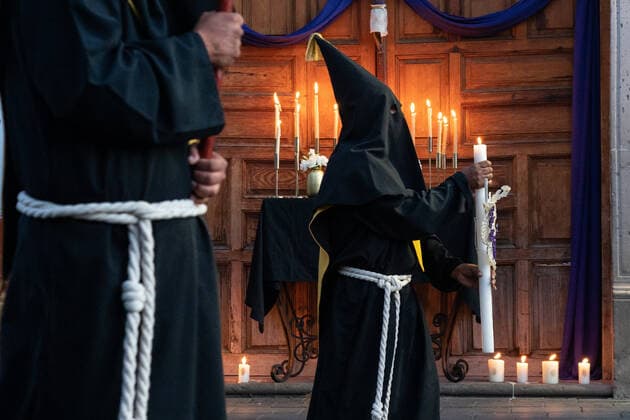April 16, 2022, Patzcuaro, Michoacan, Mexico: Roman Catholic hooded penitents wearing traditional capirotes, during a procession past a home shrine in celebration of Holy Saturday, April 16, 2022 in Patzcuaro, Michoacan, Mexico. The small indigenous town retains traditions from Colonial Spanish rule including the confraternity of penitents during Holy Week. Patzcuaro Mexico - ZUMAe02_ 20220416_zaf_e02_011 Copyright: xRichardxEllisx