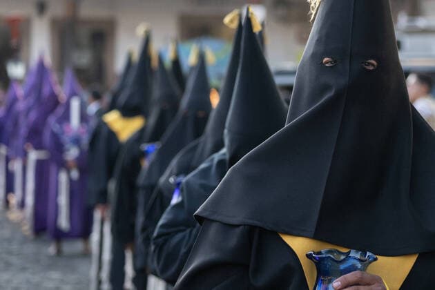 April 16, 2022, Patzcuaro, Michoacan, Mexico: Roman Catholic hooded penitents wearing traditional capirotes, process through the streets in celebration of Holy Saturday, April 16, 2022 in Patzcuaro, Michoacan, Mexico. The small indigenous town retains traditions from Colonial Spanish rule including the confraternity of penitents during Holy Week. Patzcuaro Mexico - ZUMAe02_ 20220416_zaf_e02_014 Copyright: xRichardxEllisx