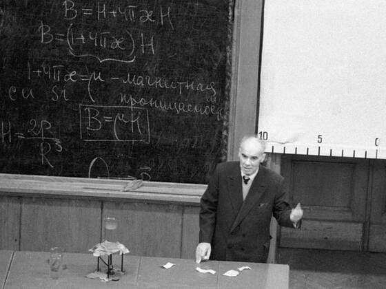 ACADEMICIAN KIKOIN MOSCOW STATE UNIVERSITY LECTURE 32217 04.10.1963 Academician Isaak Kikoin at Moscow State University. Vsevolod Tarasevich Sputnik Moscow Russia  Copyright: xVsevolodxTarasevichx