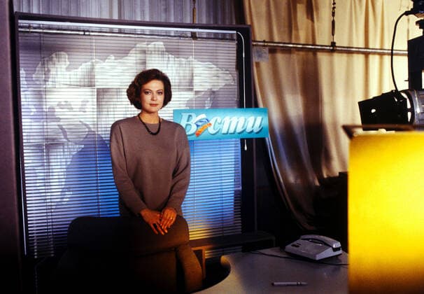 TELEVISION SOROKINA HOST VESTI 143570 02.04.1994 Svetlana Sorokina, host of Vesti news show, on Rossia television channel. Vitaliy Saveliev Sputnik Moscow Russia  Copyright: xVitaliyxSavelievx