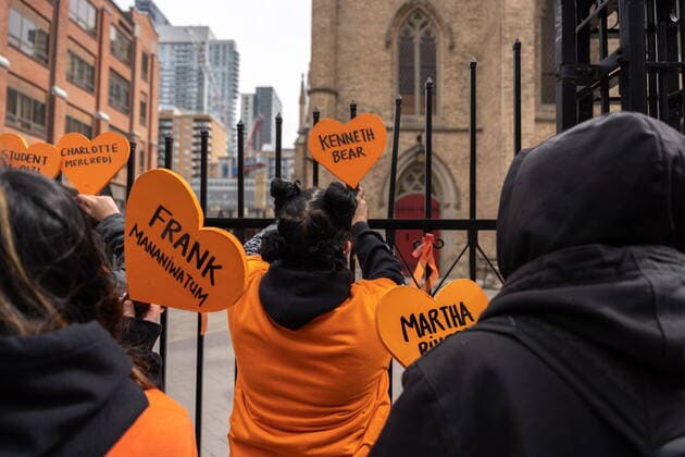 April 18, 2022, Toronto, ON, Canada: Demonstrators attached signs printed with the names of residential school victims to the gates outside St. Michael s Cathedral Basilica during an Indigenous rally in Toronto on Monday, April 18, 2022. Toronto Canada  - ZUMAc35_ 20220418_zaf_c35_011 Copyright: xYaderxGuzmanx