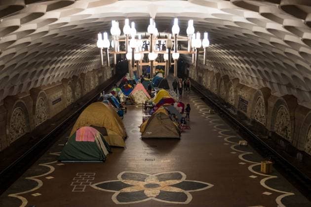 Ukraine-Krieg, Jahrestag der Invasion, Chronologie der Ereignisse, Archivbilder News Themen der Woche KW16 News Bilder des Tages A picture taken from several tents installed by citizens in a metro station used as a shelter, today, in Kharkov, Ukraine, 19 April 2022. Ukrainians take refuge in the metro of the city of Kharkov !ACHTUNG: NUR REDAKTIONELLE NUTZUNG!  Copyright: xMiguelxGutierrezx AME2326 20220419-30ad564ff3a86a9e057cbd20a020a7151a378125