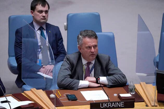 Bilder des Jahres 2022, News 04 April News Themen der Woche KW16 United Nations Security Council Meets On War In Ukraine Sergiy Kyslytsya, permanent representative of Ukraine to the United Nations speaks during the UN Security Council meeting about the current situation in Ukraine at the United Nations Headquarters on April 19,2022 in New York City, USA. The Secretary General called for an immediate cease fire during the Holy Week and the opening of humanitarian pathways to freedom for Ukrainians. The impetus for the ceasefire stemmed from Monday™s Russian offensive along most of the eastern border of Ukraine. New York City NY United States  Copyright: xJohnxLamparskix originalFilename: lamparski-unitedna220419_npsqF.jpg
