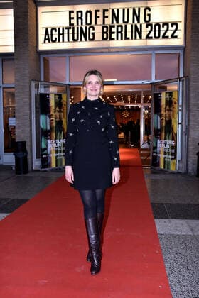 Bilder des Jahres 2022, Entertainment 04 April Entertainment Themen der Woche KW16 Laura Tonke bei der Eroeffung vom Filmfest Achtung Berlin am 20.04.2022 in Berlin Achtung Berlin Filmfest Eroeffnung in Berlin *** Laura Tonke at the opening of the film festival Achtung Berlin on 20 04 2022 in Berlin Achtung Berlin film festival opening in Berlin 