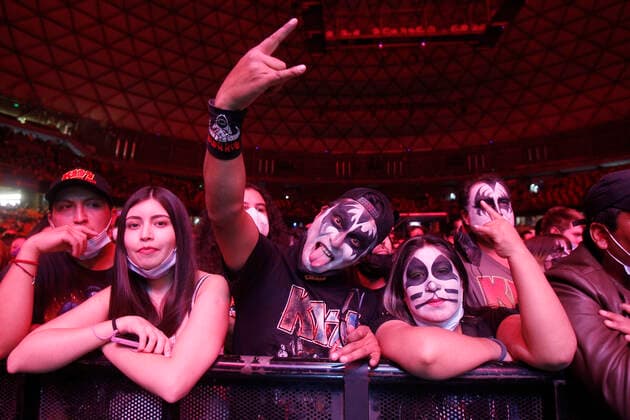 Santiago, April 20, 2022 Fans of the band KISS are photographed at the Movistar Arena during the End of the Road world tour Jonnathan Oyarzun Aton Chile, Santiago Chile Aton 601341  Copyright: JONNATHANxOYARZUN ATONxCHILE