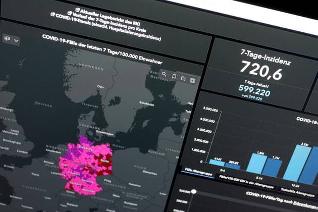RKI dashboard, 7 day incidence is now 720.6 7 day incidence, RKI dashboard on a monitor on 21 04 2022 in Siegen Germany.