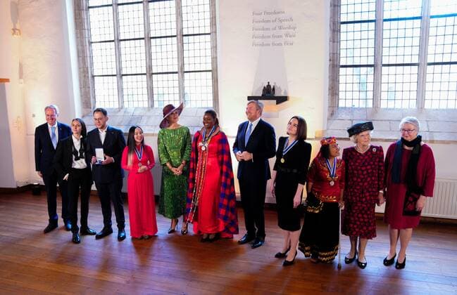 2022 04 21 12 32 42 MIDDELBURG The group photo with the laureates and King Willem Alexander, Queen Maxima and Princess Beatrix after the presentation of the Four Freedoms Awards 2022 The Four Freedoms Awards are awarded every year to men, women and or  Copyright: xx x447390819x originalFilename: 447390819.jpg