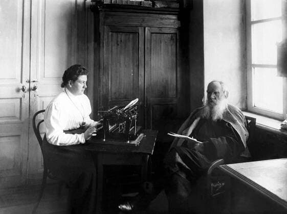 Tula Governorate, Russian Empire. Russian writer Leo Tolstoy (R) dictates a message for his daughter Alexandra to type in the Yasnaya Polyana estate. Reproduced by TASS Ã ÃÂ¾Ã‘ÂÃ‘ÂÃÂ¸ÃÂ¹Ã‘ÂÃÂºÃÂ°Ã‘Â ÃËœÃÂ¼ÃÂ¿ÃÂµÃ‘Ã„ÃÂ¸Ã‘Â. ÃÃ¼ÃÂ¸Ã‘ÂÃÂ°Ã‘â€šÃÂµÃÂ»Ã‘a Ãâ€ºÃÂµÃÂ² ÃÂ¢ÃÂ¾ÃÂ»Ã‘ÂÃ‘â€šÃÂ¾ÃÂ¹ Ã‘Â ÃÂ¼ÃÂ»ÃÂ°Ã Ã‘Ë†ÃÂµÃÂ¹ Ã ÃÂ¾Ã‘â€¡ÃÂµÃ‘Ã„Ã‘aÃ‘Å½ ÃÂÃÂ»ÃÂµÃÂºÃ‘ÂÃÂ°ÃÂ½Ã Ã‘Ã„ÃÂ¾ÃÂ¹ ÃÂ² Ã‘ÂÃÂ²ÃÂ¾ÃÂµÃÂ¼ ÃÂ¸ÃÂ¼ÃÂµÃÂ½ÃÂ¸ÃÂ¸ ÃÂ¯Ã‘ÂÃÂ½ÃÂ°Ã‘Â ÃÃ¼ÃÂ¾ÃÂ»Ã‘ÂÃÂ½ÃÂ° . ÃÂ¤ÃÂ¾Ã‘â€šÃÂ¾Ã‘Ã–Ã‘Ã„ÃÂ¾ÃÂ½ÃÂ¸ÃÂºÃÂ° ÃÂ¢ÃÂÃÂ¡ÃÂ¡  TASS_4564647