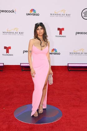 Former porn star and current model and internet celebrity Mia Khalifa poses upon her arrival on the red carpet for the 2022 Latin American Music Awards, at the Michelob ULTRA Arena at the Mandalay Bay Resort and Casino in Las Vegas, Nevada, US, 21 April 2022. Red carpet of the Latin American Music Awards 2022 !ACHTUNG: NUR REDAKTIONELLE NUTZUNG!  Copyright: xRondaxChurchillx USA7078 20220422-23ca50155b5d2002e2a1187797a27c1cee16d3ce