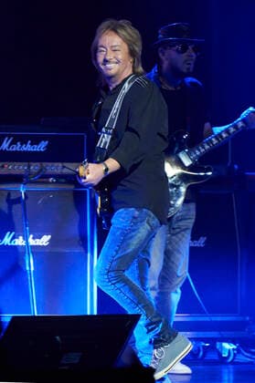 Chris Norman Band live at a concert of his Forever Tour at Theater am Aegi Hannover, 21 04 2022 Foto:xU.xStammx xFuturexImage