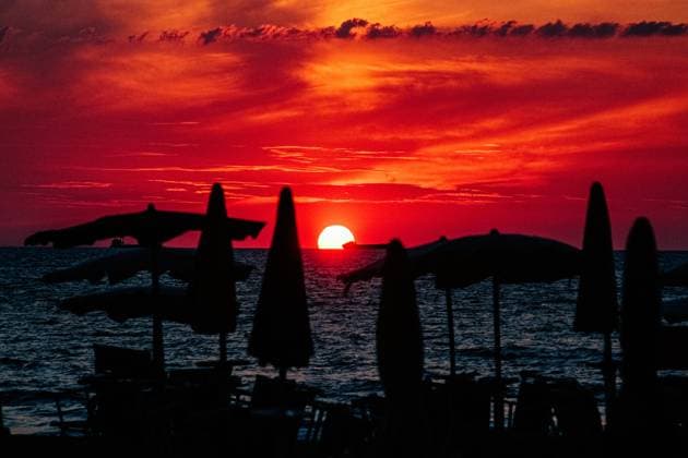 Sonnenuntergang am Strand von DurrÃ«s. Sonnenuntergang am Strand von DurrÃ«s. DurrÃ«s DurrÃ«s Albania *** Sunset on DurrÃ s beach Sunset on DurrÃ s beach DurrÃ s Albania