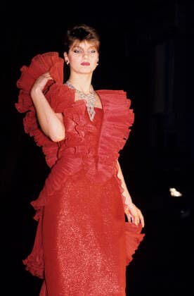 Soviet fashion 8169844 01.10.1989 A top model displays a silk evening gown at a fashion show for ladies in Moscow. Boris Babanov Russia  Copyright: xBorisxBabanovx