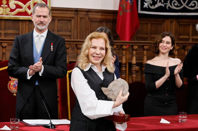 Entertainment Themen der Woche KW16 Argentinian actress Cecilia Roth collects Cervantes Award on behalf of Uruguayan author Cristina Peri Rossi Cervantes Award s gala ceremony at Alcala de Henares University in Madrid region, central Spain, 22 April 2022. Peri Rossi has been unable to be in the awarding ceremony due to her health condition. Cervantes Award s gala !ACHTUNG: NUR REDAKTIONELLE NUTZUNG!  Copyright: xBallesteros xPOOLx GRAF5936 20220422-4b7601844f2d05bdc90db70887cfd97de9c51d77005