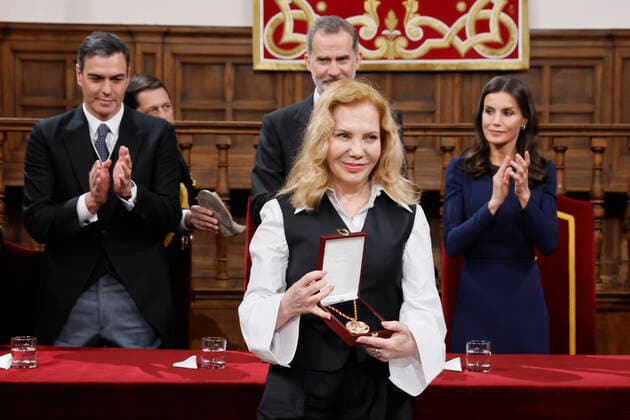 Argentinian actress Cecilia Roth collects Cervantes Award on behalf of Uruguayan author Cristina Peri Rossi Cervantes Award s gala ceremony at Alcala de Henares University in Madrid region, central Spain, 22 April 2022. Peri Rossi has been unable to be in the awarding ceremony due to her health condition. Cervantes Award s gala !ACHTUNG: NUR REDAKTIONELLE NUTZUNG!  Copyright: xBallesteros xPOOLx GRAF5978 20220422-ef4693f5335ca777c99bde120f30be04afbf24c0