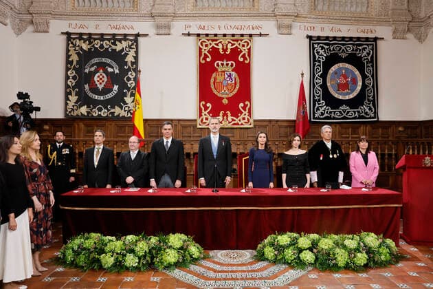 22-04-2022 Madrid Queen Letizia and King Felipe, wih Argentinian actress Cecilia Roth collecting the Miguel de Cervantes Award on behalf of Uruguayan author Cristina Peri Rossi who was unable to attend the awarding ceremony due to her health condition, during the Miguel de Cervantes, Spanish literature 2021 prize to Cristina Peri Rossi in the auditorium of the university of Alcala, Alcala de Henares, in Madrid. No Spain Â  Copyright: xPPEx