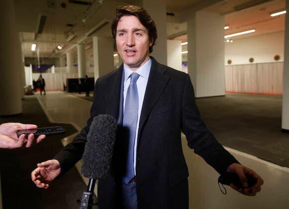 April 22, 2022, WINNIPEG, MANITOBA, CANADA: Prime Minister Justin Trudeau comments on the death of Montreal Canadiens hockey player Guy Lafleur prior to a news event in Winnipeg Friday, April 22, 2022. WINNIPEG CANADA  - ZUMAc35_ 20220422_zaf_c35_014 Copyright: xJohnxWoodsx