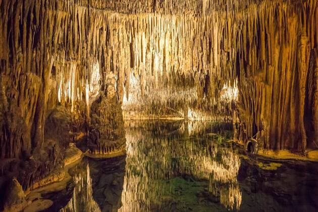 Coves del Drac, dragon caves, stalactite cave with underground lake, Porto Cristo, Mallorca, Spain, Europe Copyright: imageBROKER MarcxRasmus ibxmra08254432.jpg
