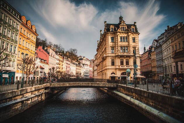Karlovy Vary (Karlsbad) am Fluss Tepla, Tschechische Republik, Tschechien *** Karlovy Vary Carlsbad on the Tepla River, Czech Republic, Czech Republic