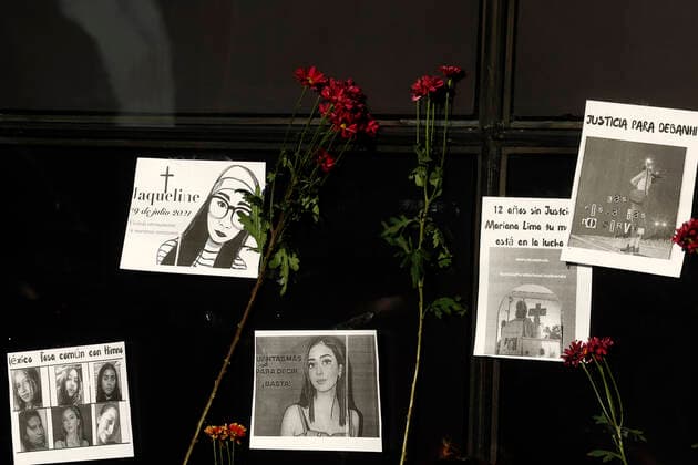 April 22, 2022, Mexico City, Mexico City, Mexico: Feminist activists put the photographs of women victims of femicide outside the Attorney General s Office, demanding justice for all of them and for young Debanhi Escobar Bazaldua, whose body was located after being missing for 13 days in the state of Nuevo Leon. On Apr 22, 2022 In Mexico City, Mexico. Mexico City Mexico - ZUMAe321 20220422_zia_e321_022 Copyright: xLuisxBarronx xEyepixxGroupx