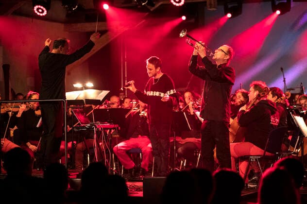 Clueso and Paul Brody live at the anniversary concert of the STÜBAphilharmonie to 20 years train port of the Kulturmeile in the old freight station Erfurt, 22 04 2022 Foto:xM.xKremerx xFuturexImage