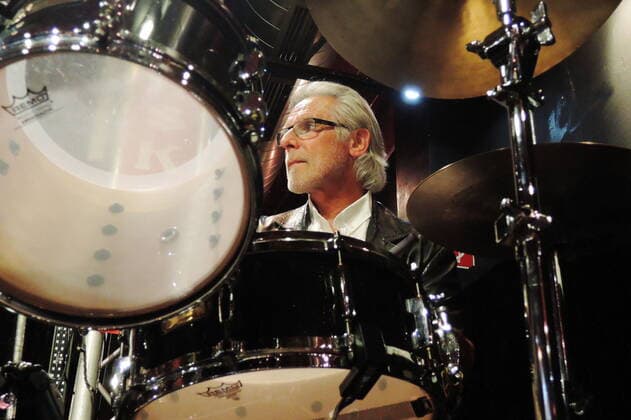 Der deutsche Jazz-Schlagzeuger Willy Ketzer im Oberhausener Gdanska. The German jazz drummer Willy Ketzer at the Gdanska, Oberhausen. Oberhausen NRW DEU;DE;GERMANY;DEUTSCHLAND;ALLEMAGNE