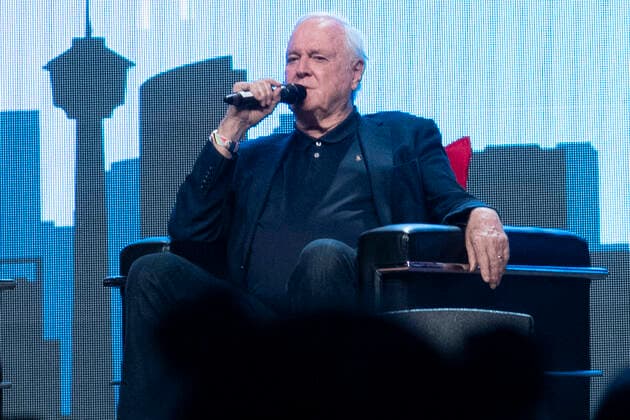 April 23, 2022, Calgary, Alberta, Canada: Actor John Cleese visits The Calgary Comic And Entertainment Expo without his iconic mustache Calgary Canada - ZUMAr123 20220423_zap_r123_008 Copyright: xBadenxRothx