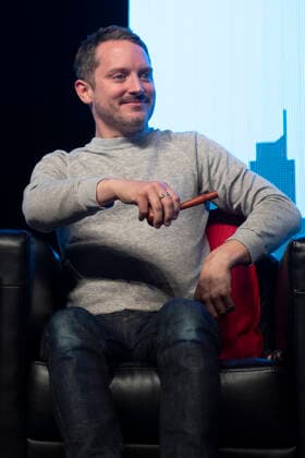 April 23, 2022, Calgary, Alberta, Canada: (L-R) Sean Astin, Elijah Wood, and the cast of the of the Lord of The Ring reunite at The Calgary Comic And Entertainment Expo and are white hatted Calgary Canada - ZUMAr123 20220423_zap_r123_012 Copyright: xBadenxRothx