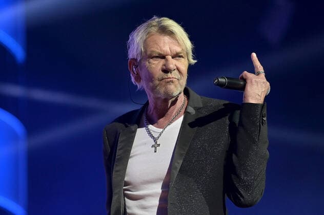 Entertainment Themen der Woche KW16 Entertainment Bilder des Tages Die Schlagernacht des Jahres 2022 am 23.04.2022 in der Lanxess Arena in Köln Matthias Reim steht auf der Bühne der Lanxess Arena bei der Schlagernacht des Jahres. *** The hit night of the year 2022 on 23 04 2022 at the Lanxess Arena in Cologne Matthias Reim is on stage at the Lanxess Arena at the hit night of the year xJFx
