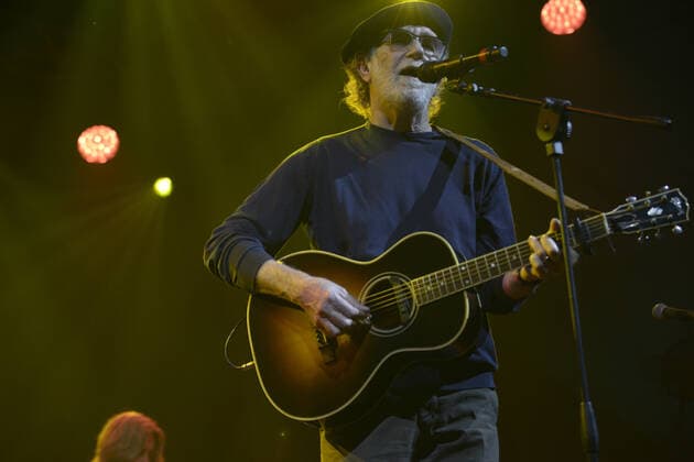 Italy: Francesco De Gregori performs in Naples Francesco De Gregori returns live with his band at the Casa della Musica in Naples for special appointments in Italian clubs with DE GREGORI & BAND LIVE - THE GREATEST HITS . Among the most important Italian songwriters of all time, in his songs musically meet various sounds, from rock to songwriting, with sometimes references also to popular music, while in the lyrics there is a wide use of synaesthesia and metaphor, often not of immediate interpretation, with passages of intimate, literary-poetic and ethical-political inspiration in which references to current events and history find space. The 2022 Tour started on April 20 from the Vox Club in Nonantola (MO). On stage, the Roman singer-so Copyright: MarianoxMontella
