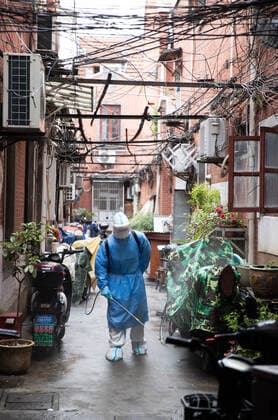 (220424) -- SHANGHAI, April 24, 2022 -- A volunteer conducts disinfection at a community in Huangpu District, Shanghai, east China, April 23, 2022. Shanghai started a series of campaigns from Friday in an effort to cut off all COVID-19 transmission chains in communities, according to the municipal government. ) CHINA-SHANGHAI-COMMUNITIES-DISINFECTION (CN) JinxLiwang 