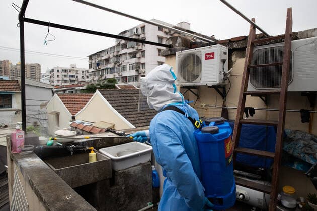 (220424) -- SHANGHAI, April 24, 2022 -- A volunteer conducts disinfection at a community in Huangpu District, Shanghai, east China, April 23, 2022. Shanghai started a series of campaigns from Friday in an effort to cut off all COVID-19 transmission chains in communities, according to the municipal government. ) CHINA-SHANGHAI-COMMUNITIES-DISINFECTION (CN) JinxLiwang 