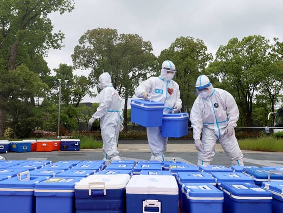 (220424) -- SHANGHAI, April 24, 2022 -- Staff members disinfect medical materials for transportation before loading them in Songjiang District of Shanghai, east China, April 24, 2022. A helicopter company in Shanghai offered free service to transport medical articles to help the city fight against COVID-19. ) CHINA-SHANGHAI-COVID-19-TRANSPORTATION (CN) ChenxJianli 