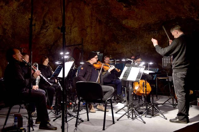 Tschechien, Konzert in einer Höhle in Brno Concert in a Cave as a Human Range of Streams and Rivers was organized by the Brno Contemporary Orchestra in the Vypustek Cave near Krtiny in Blansko, Czech Republic, on Sunday, April 24, 2022. (CTKxPhoto VaclavxSalek) CTKPhotoP2022042406324  sal 04