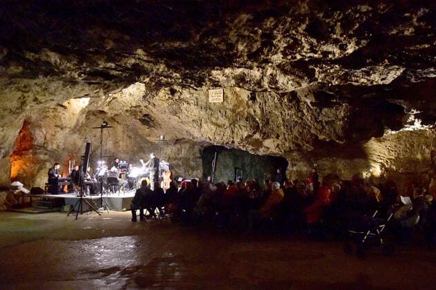 Tschechien, Konzert in einer Höhle in Brno Concert in a Cave as a Human Range of Streams and Rivers was organized by the Brno Contemporary Orchestra in the Vypustek Cave near Krtiny in Blansko, Czech Republic, on Sunday, April 24, 2022. (CTKxPhoto VaclavxSalek) CTKPhotoP2022042406331  sal 10