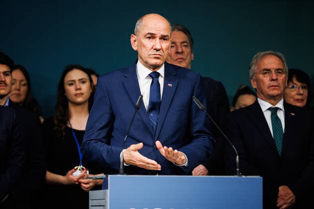 News Themen der Woche KW16 News Bilder des Tages April 24, 2022, Ljubljana, Slovenia: Prime Minister Janez Jansa, the president of the Slovenian Democratic Party (SDS), speaks at a press conference following a defeat at the Slovenian parliamentary elections. The Freedom Movement lead by Robert Golob won the Slovenian parliamentary elections, well ahead of Prime Minister Janez Jansa s Slovenian Democratic Party Ljubljana Slovenia - ZUMAs197 20220424_zaa_s197_212 Copyright: xLukaxDakskoblerx