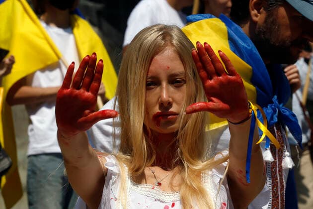 Ukraine-Konflikt, Solidaritätsdemonstration in Mexiko-Stadt Ukrainians Strike To Demand Halt To Russian Invasion MEXICO CITY, MEXICO - APR 24, 2022: Ukrainians citizens, take part during a strike at Independence Angel Monument to demand a halt to the invasion and killings in their country, during attacks by Russian troops, demand condemnation of Russian President Vladimir Putin. On Apr 24, 2022 In Mexico City, Mexico. (Photo by Luis Barron Eyepix Group) Copyright: xLuisxBarronx xEyepixxGroupx EYEPIX_LB_24042022_62766