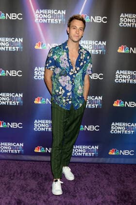 April 25, 2022, Universal City, CA, USA: LOS ANGELES - APR 25: Riker Lynch at the AmericaÃ¢â‚¬â ¢s Song Contest Semi-finals Red Carpet at Universal Studios on April 25, 2022 in Universal City, CA Universal City USA - ZUMAnc22 20220425_zaa_nc22_193 Copyright: xKathyxHutchinsx