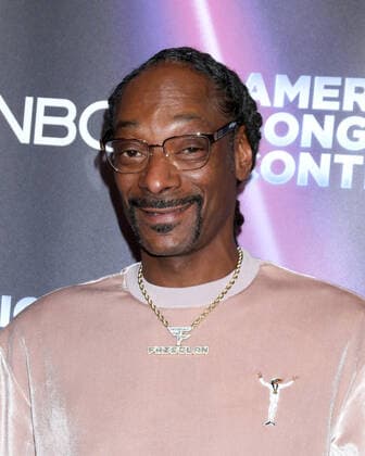 April 25, 2022, Universal City, CA, USA: LOS ANGELES - APR 25: Snoop Dogg at the America™s Song Contest Semi-finals Red Carpet at Universal Studios on April 25, 2022 in Universal City, CA Universal City USA - ZUMAnc22 20220425_zaa_nc22_187 Copyright: xKathyxHutchinsx