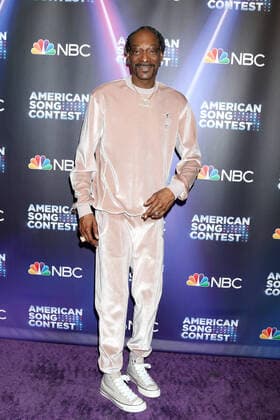 April 25, 2022, Universal City, CA, USA: LOS ANGELES - APR 25: Snoop Dogg at the AmericaÃ¢â‚¬â ¢s Song Contest Semi-finals Red Carpet at Universal Studios on April 25, 2022 in Universal City, CA Universal City USA - ZUMAnc22 20220425_zaa_nc22_207 Copyright: xKathyxHutchinsx