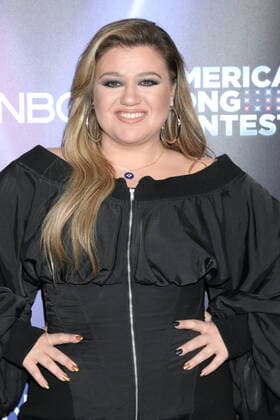 April 25, 2022, Universal City, CA, USA: LOS ANGELES - APR 25: Kelly Clarkson at the AmericaÃ¢â‚¬â ¢s Song Contest Semi-finals Red Carpet at Universal Studios on April 25, 2022 in Universal City, CA Universal City USA - ZUMAnc22 20220425_zaa_nc22_113 Copyright: xKathyxHutchinsx